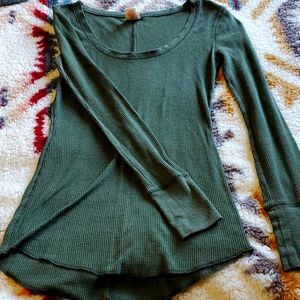 Long sleeve green top